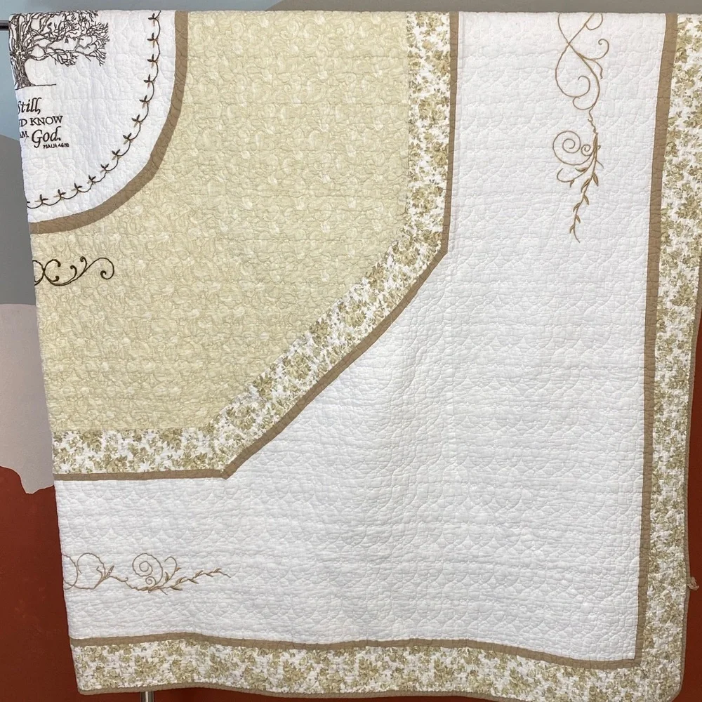 Vintage Patchwork quilt 43x43” machine embroidered cream beige white full queen